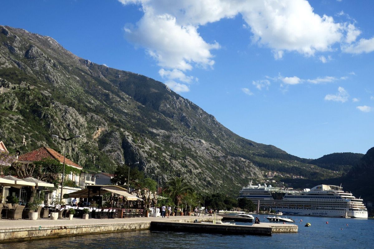 Cruise ship